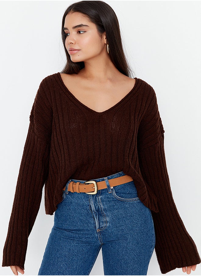 trendyol Brown Wool Wide Fit Crop Basic Knitwear Sweater TWOAW23KZ01844  - Image 2