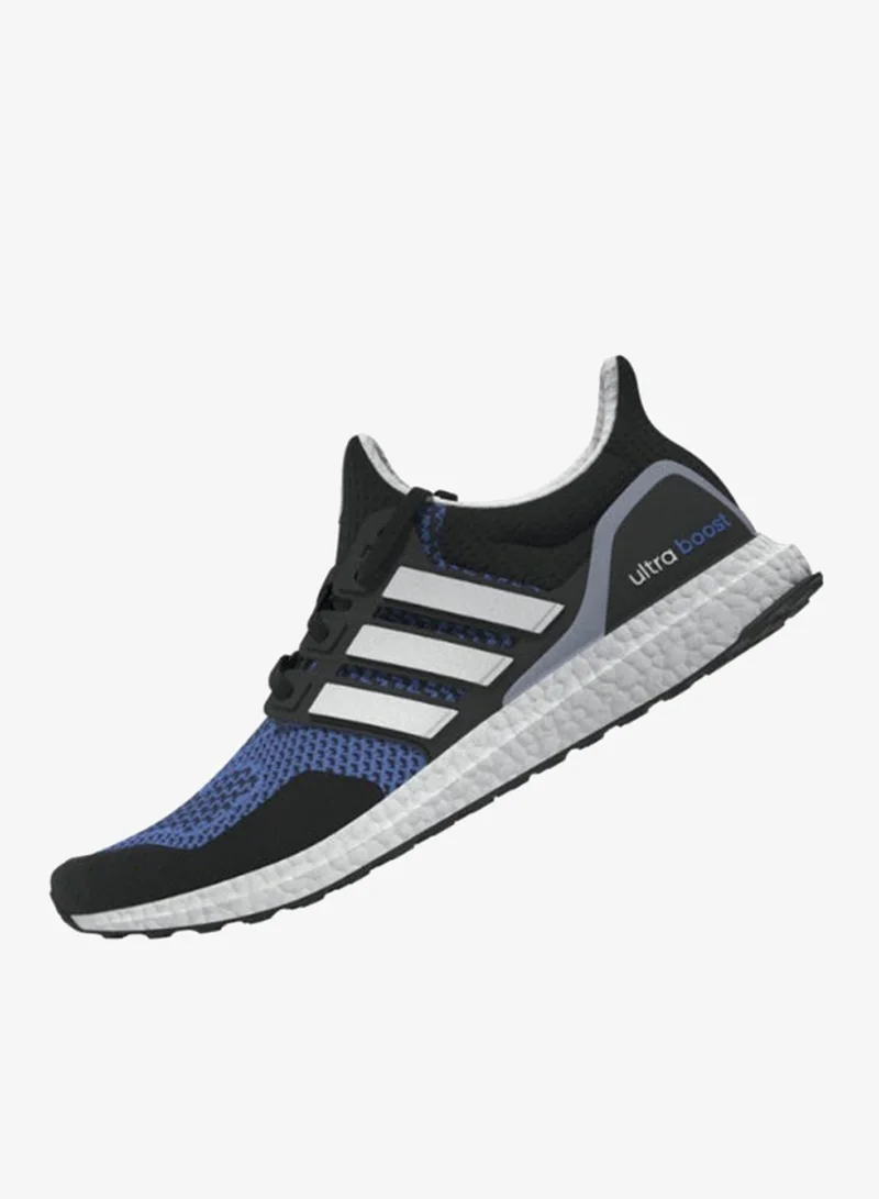 adidas أحذية رياضية ألترا بوست . للرجال باللون الأزرق