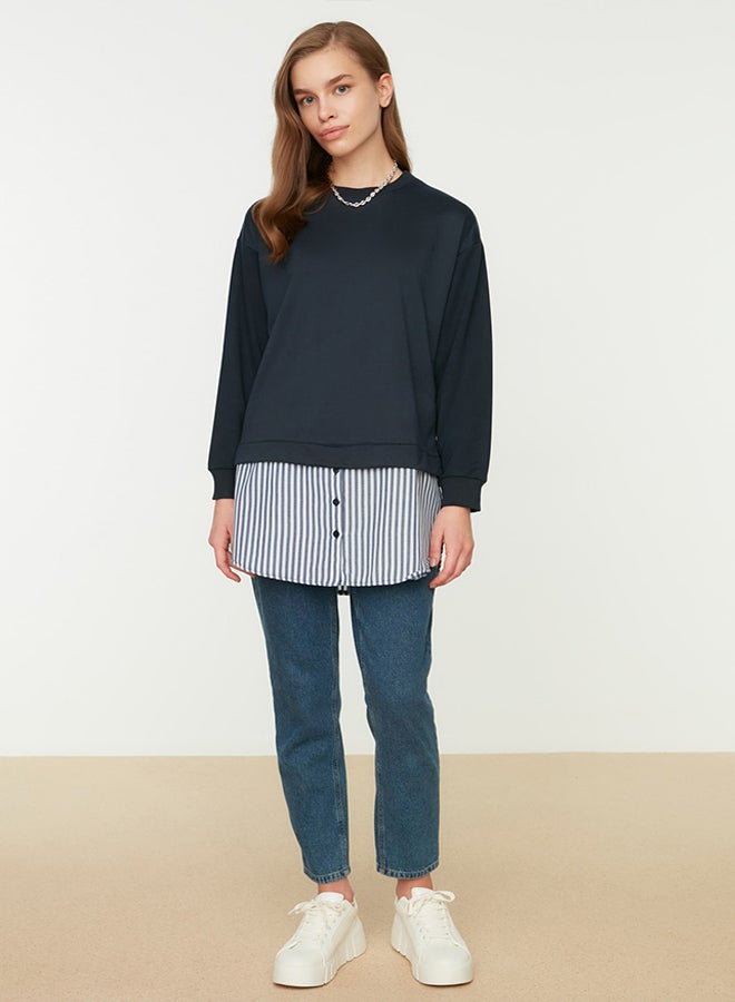 trendyol Navy Blue Crew Neck Knitted Sweatshirt with Shirt Release from the Bottom TCTAW22TW0216 - Image 4