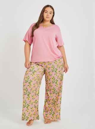 Styli Plus Size Lace Insert V Neck T-Shirt and Lemon Print Pyjama Set - pzsku/ZA07EAC410176D2ADC1B1Z/45/1748852717/4038135a-bd54-4bc6-92fb-6f15bb97ad15