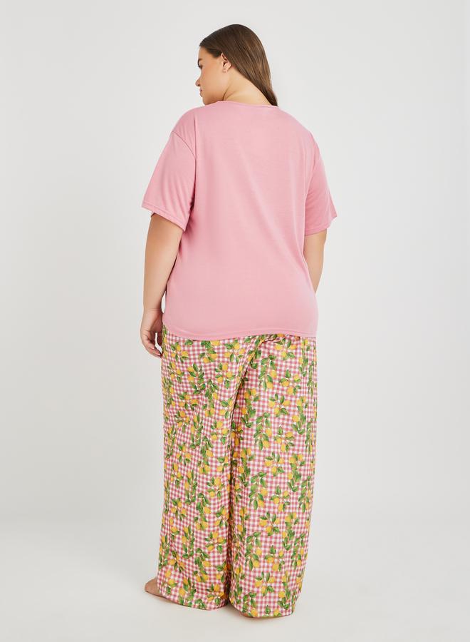 Styli Styli Plus Size Lace Insert V Neck T-Shirt and Lemon Print Pyjama Set  - Image 5