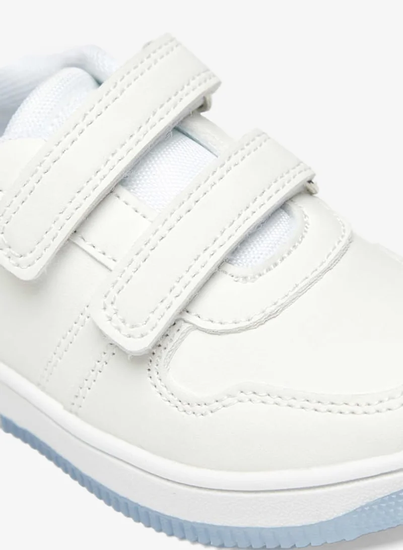 بيرفيت أحذية رياضية للأولاد بنعل صلب وإغلاق بشريط لاصق