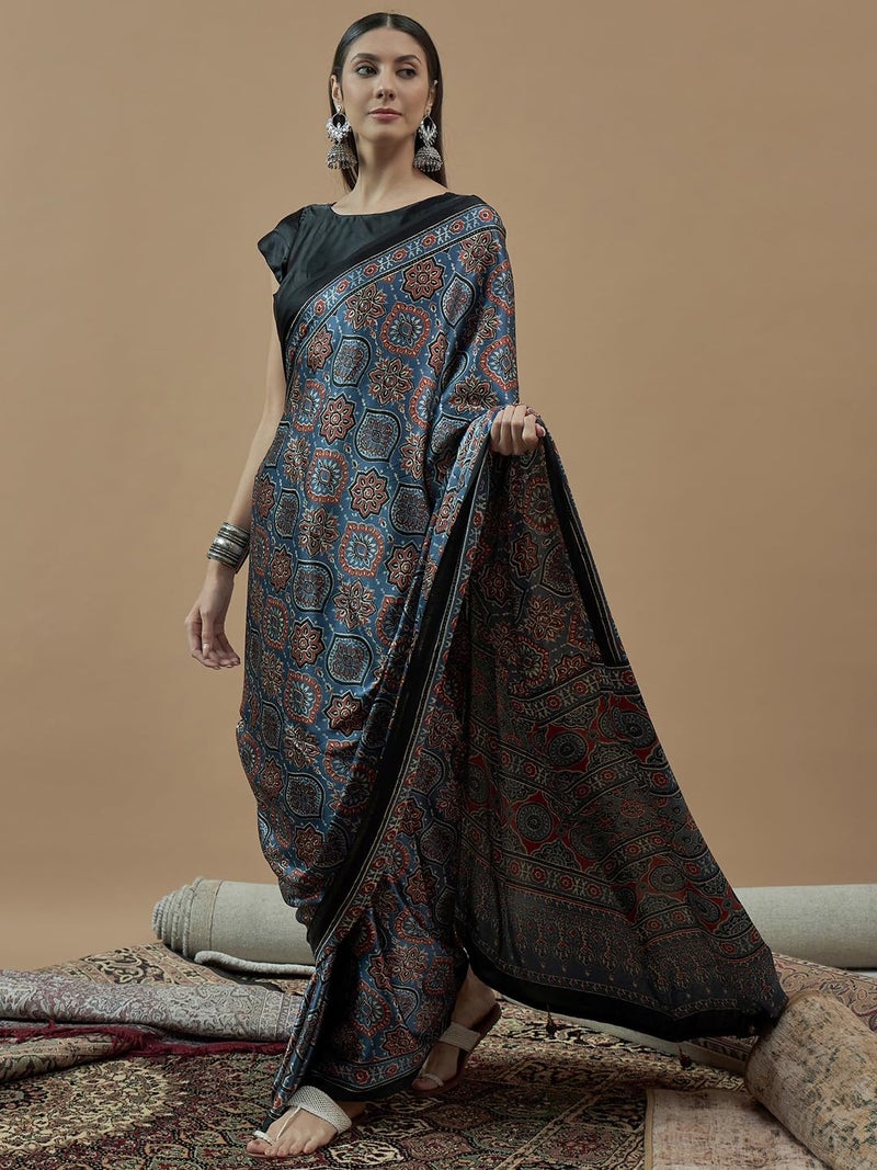 SAREE MALL Women's Blue Pure Crepe Ajrak Printed Saree With Unstitched Blouse (MOHAR710_HS) - Image 4