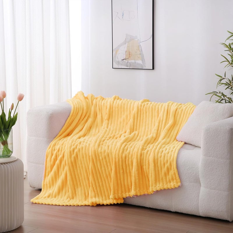 Linecooo بطانية من الصوف باللون الأصفر الفاتح، مقاس 60” × 80”， مناسبة للأريكة أو السرير، ناعمة جدًا ومريحة، مصنوعة من القطن الميكروفيبر مع تصميم خطوط، خفيفة الوزن، مناسبة للبالغين والنساء والفتيات. - Image 2