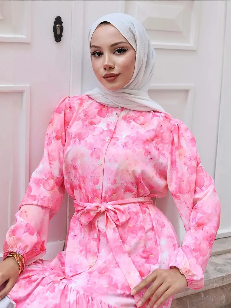 بيغ دارت فستان ماكسي بياقة مستديرة وأزرار وحزام خصر