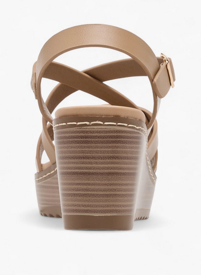 Celeste صنادل نسائية بطباعة شعار مع حزام متقاطع وكعب ويدج - Image 5