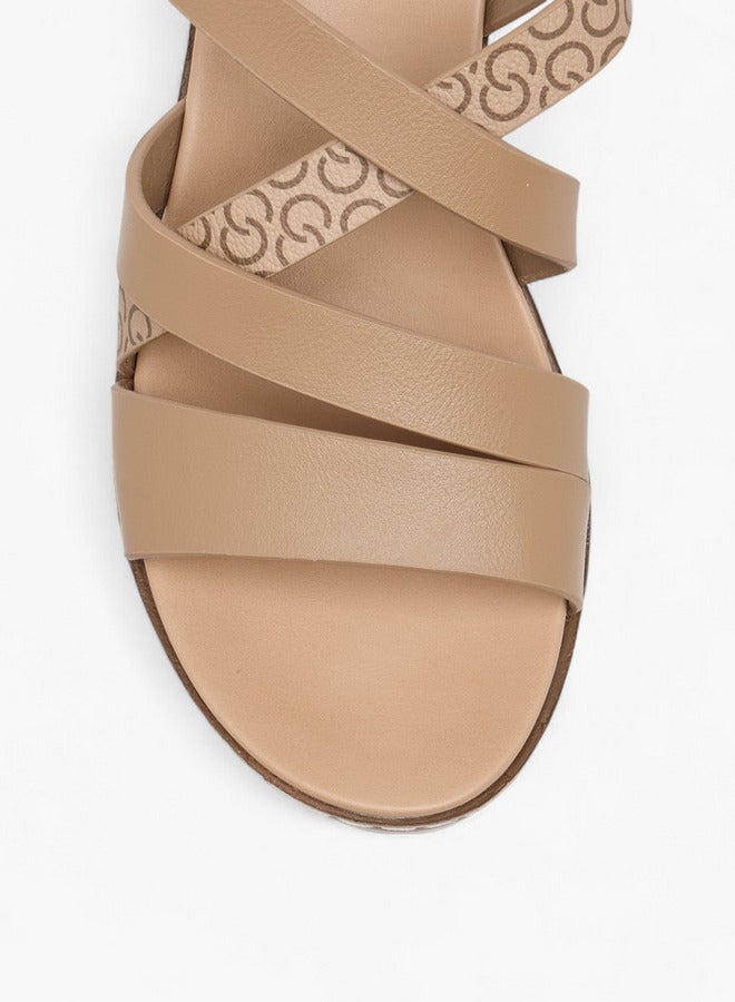 Celeste صنادل نسائية بطباعة شعار مع حزام متقاطع وكعب ويدج - Image 4