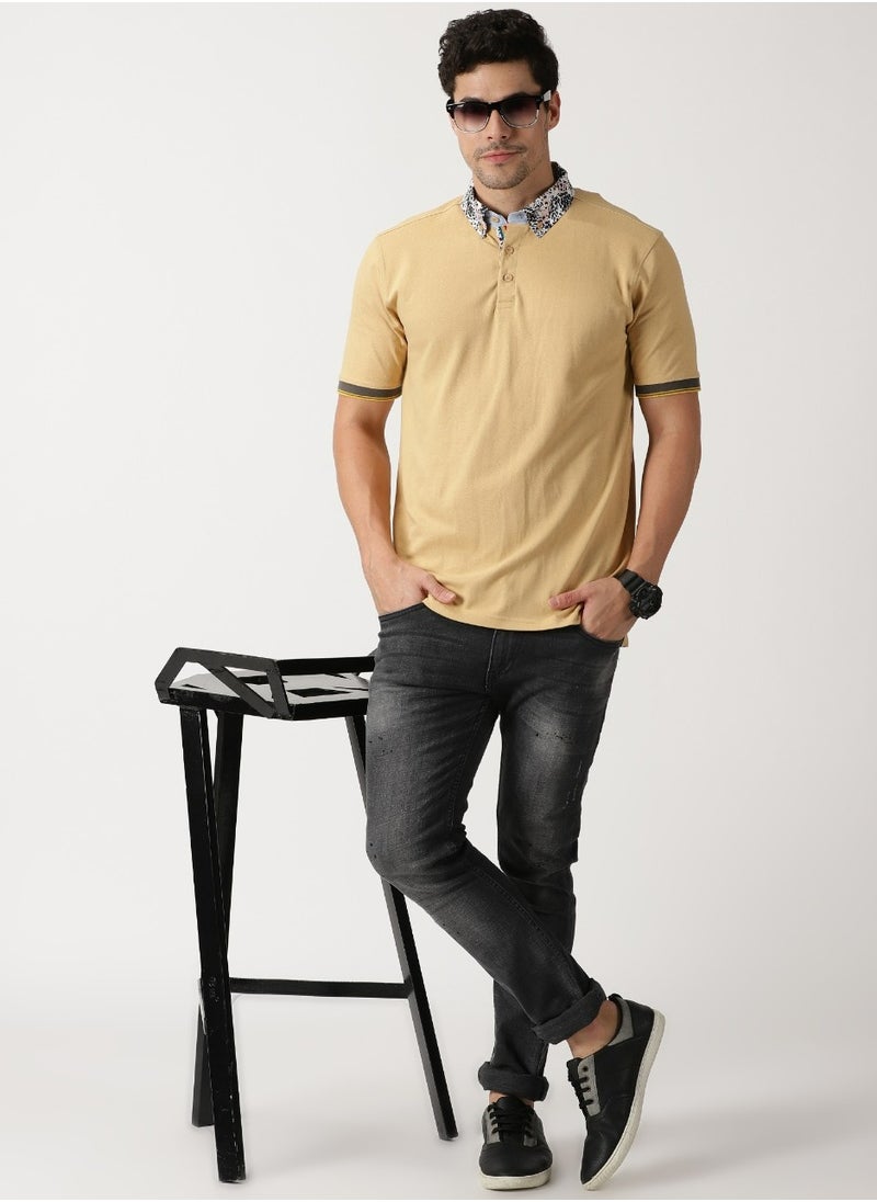 Cuts and Fit - طوق من القماش المنسوج وقميص محبوك (لون بيج) - Image 1
