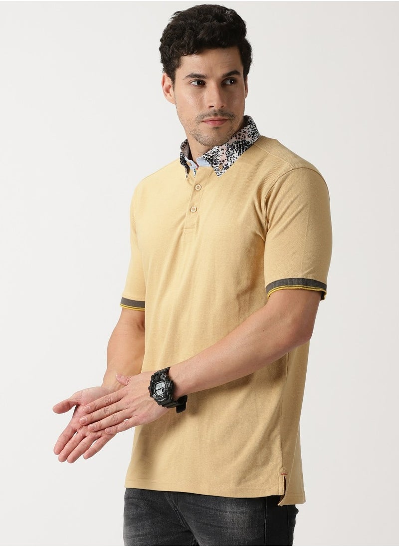 Cuts and Fit - طوق من القماش المنسوج وقميص محبوك (لون بيج) - Image 1