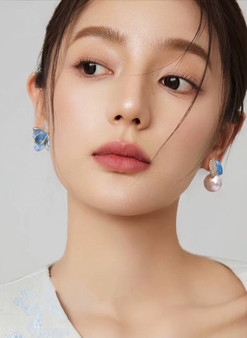 فيساليا أقراط النساء اللؤلؤة الزهرية غير المتماثلة المألوفة والرائعة ، والتي تتميز بحرفية المينا الأزرق والأبيض الصينية ، وإكسسوار نسائي عصري وفريد من نوعه - Image 2