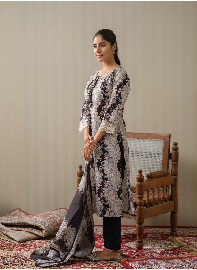 DW Floral Printed Lace Inserts Kurta with Palazzos and Dupatta Set by Styli  - Image 5