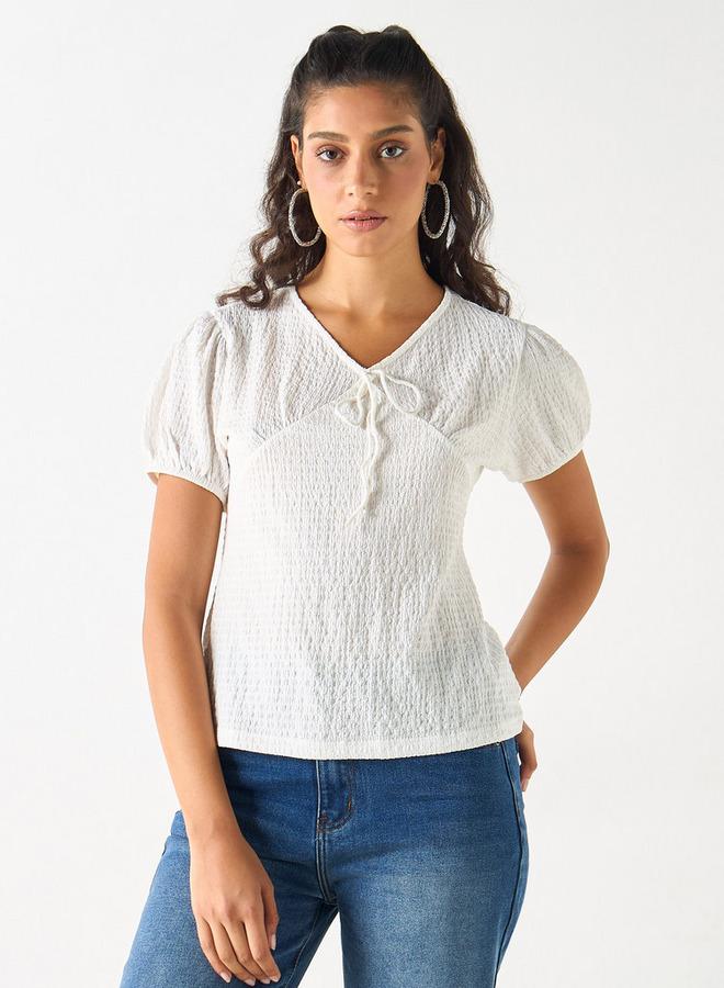 تواكستريمز بلوزة بارزة الملمس وياقة برباط وأكمام قصيرة من تو إكستريمز - Image 1