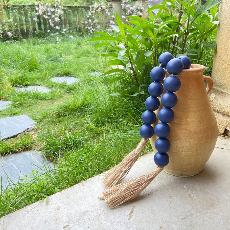 OMISHE خيط خرز خشبي كبير جداً من أوميش باللون الأزرق الداكن مع خرز خشبي بقطر 1.6" وشرابات، بطول 41"، خرز زينة ريفي لمنزل الديكور الخشبي، أزرق داكن - Image 5