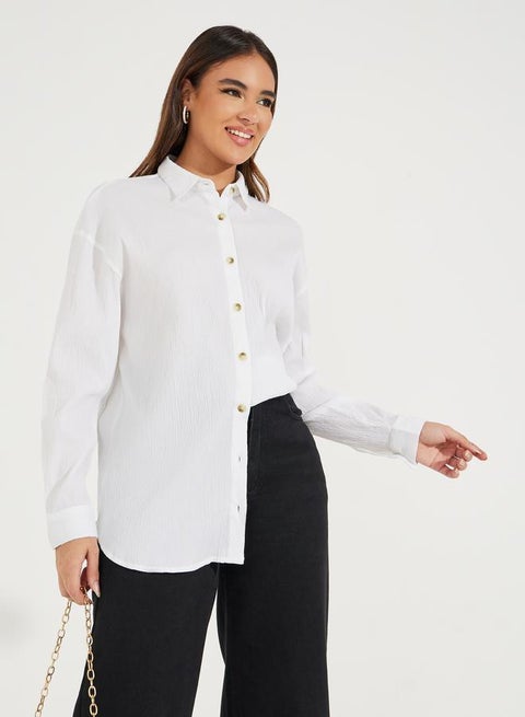 بلوزة فضفاضة بتفاصيل بارزة الملمس مع ازرار