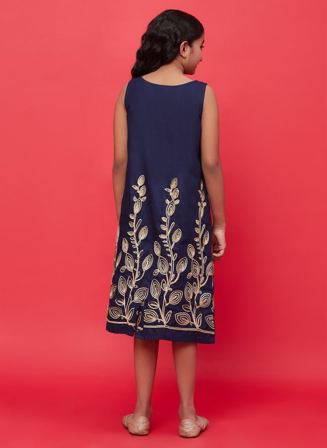 أيه كيه إس فستان ميدي أزرق داكن مطرز بالزهور بتصميم - للبنات - Image 5