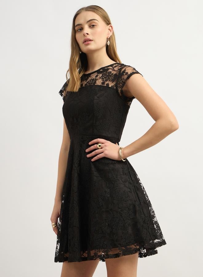 ستايلي فستان بقصة ضيقة وواسعة بأربطة - Image 3