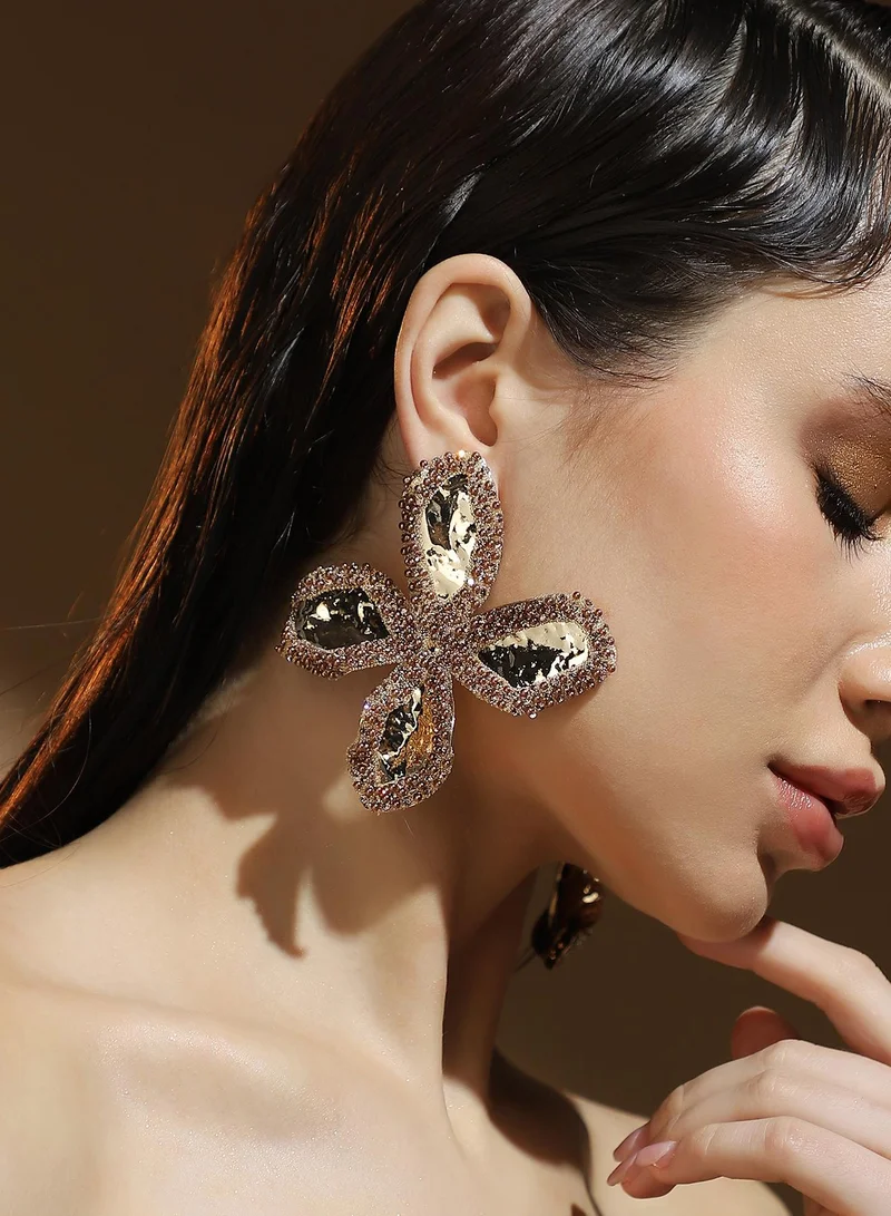 سوهي أقراط متدلية مرصعة بحجر صناعي بتصميم زهور بتلات مخطط