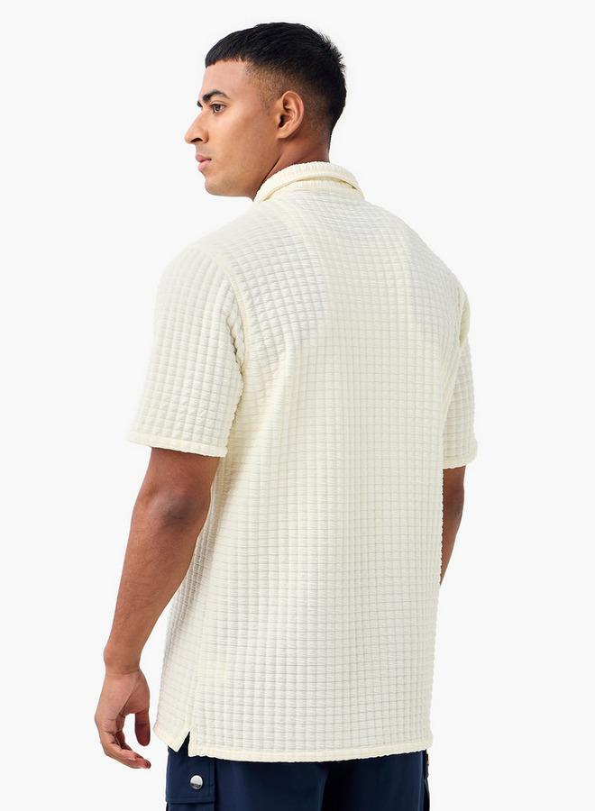 سبلاش فيڤ قميص بقصة عادية بنقشة وافل وياقة كامب وأكمام قصيرة - Image 3