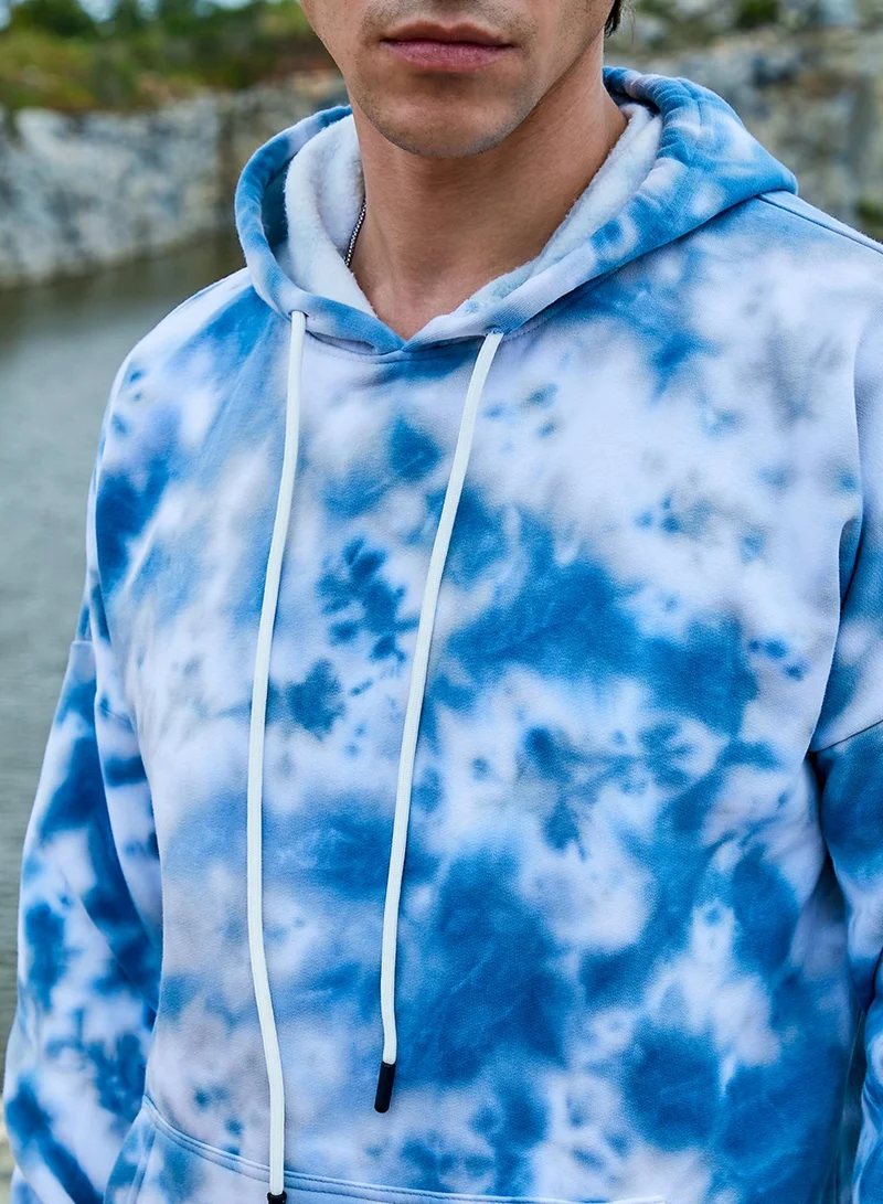 كامبوس سوترا Men's White & Indigo Blue Tie-Dye Oversized Hoodie With Kangaroo Pocket