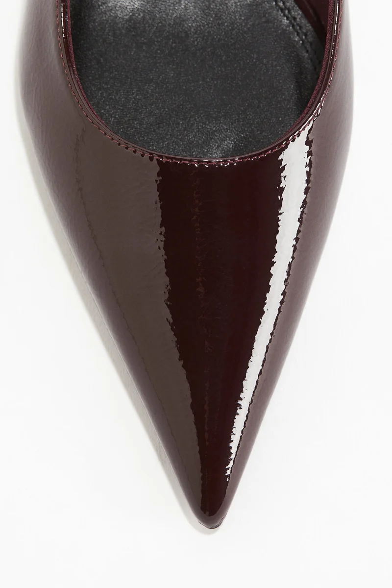 اتش اند ام حذاء مفتوح من الخلف بكعب كيتن قصير