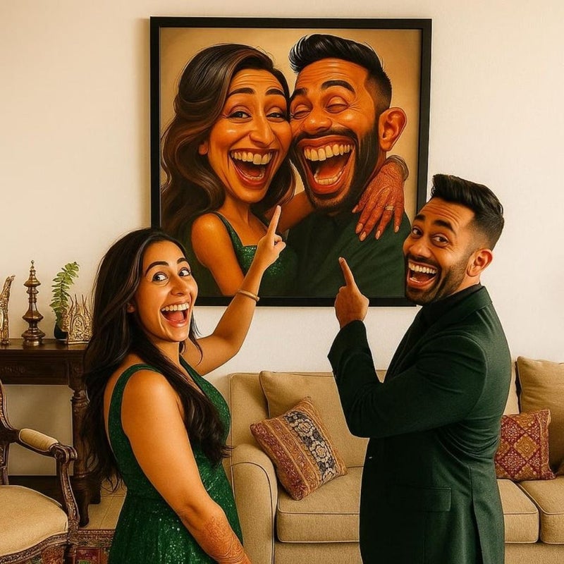 إطار صورة أكريليك مسطح ثنائي الأبعاد بتصميم كرتوني مخصص وممتع للزوجين، على شكل مثلث بارتفاع 30 سم، يحتوي على فن مُنتَج بالذكاء الاصطناعي. هدية رومانسية مناسبة لعيد الحب، والذكرى السنوية، والأعراس، أو الأعياد الميلادية. زينة جدارية ذات طابع حب، صُنعت خصيصًا للأزواج. - Image 2