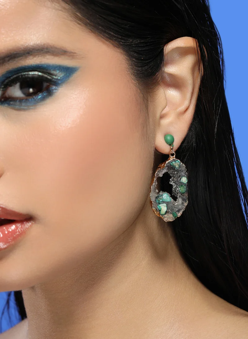 سوهي أقراط نسائية متدلية بتصميم بري بلون أخضر زمردي بمادة أكريليك حجر صناعي وإغلاق ضاغط للاستخدام اليومي والكاجوال