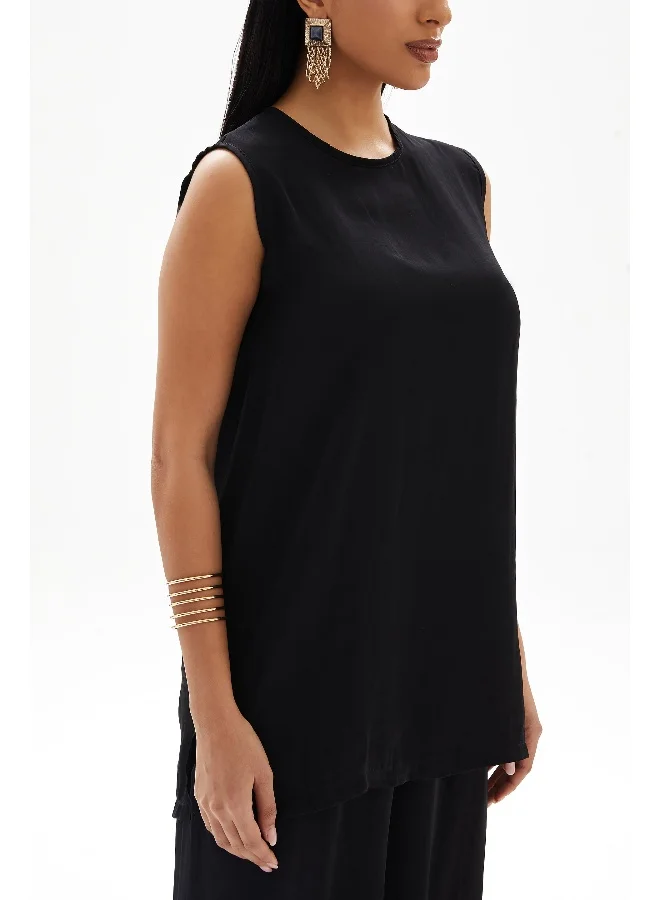 Wecre8 Black Sleeveless Plain Top