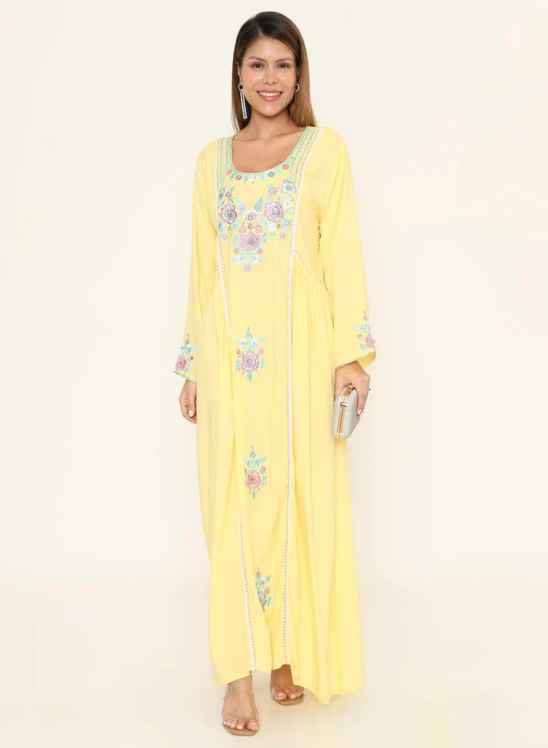 هانا آند سارا جلابية صفراء مريحة | فستان عربي ماكسي مطرز بالورود