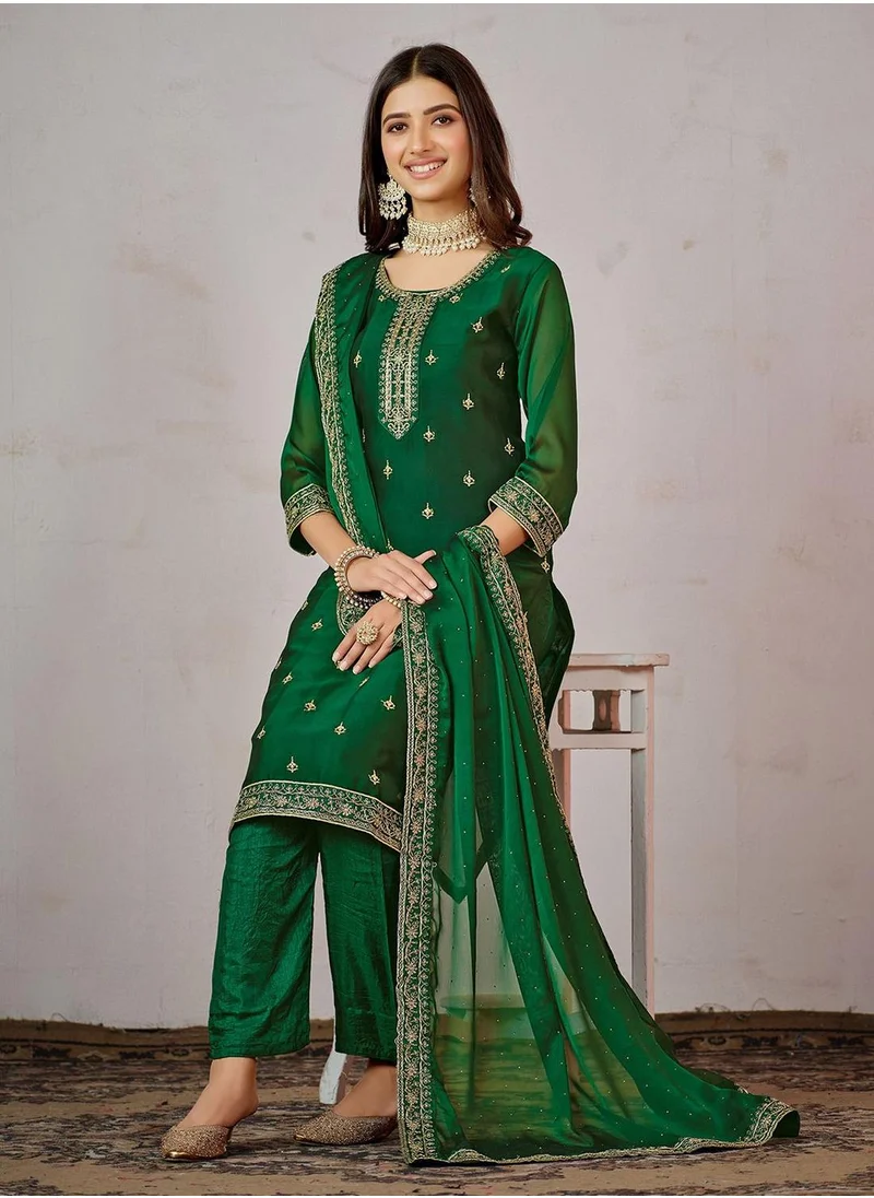 ISHIN Regular Fit Three-Quarter Sleeve Printed Green Silk Woven Kurta Set For Women Flat Collar Perfect For Wedding And Engagement Pull On Closure