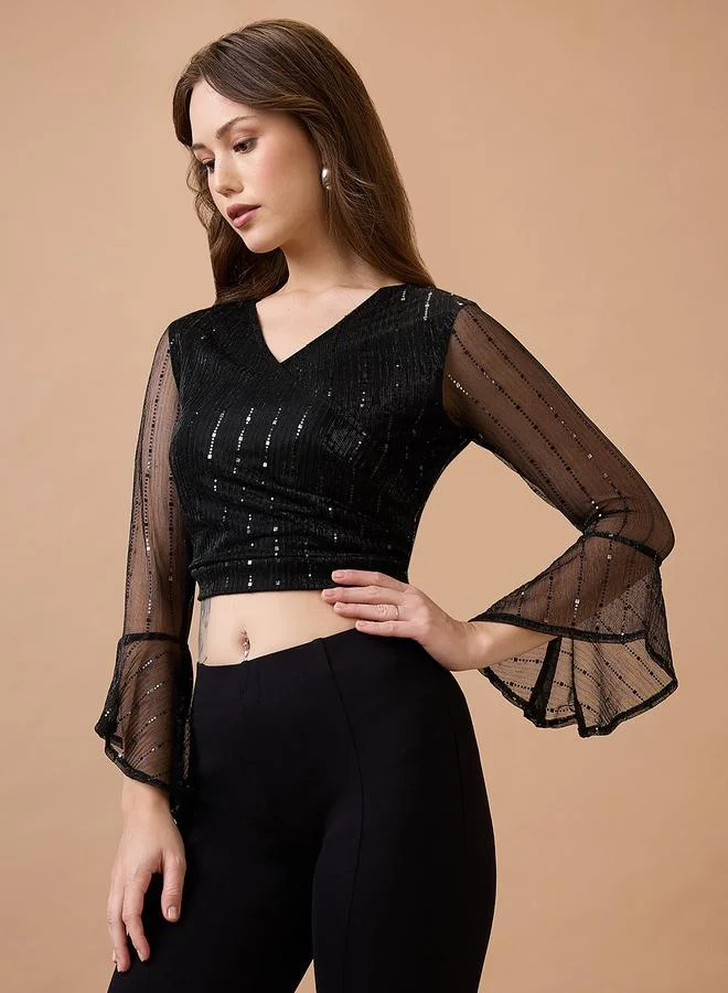 جلو باص بلوزة قصيرة بتفاصيل مُنمقة