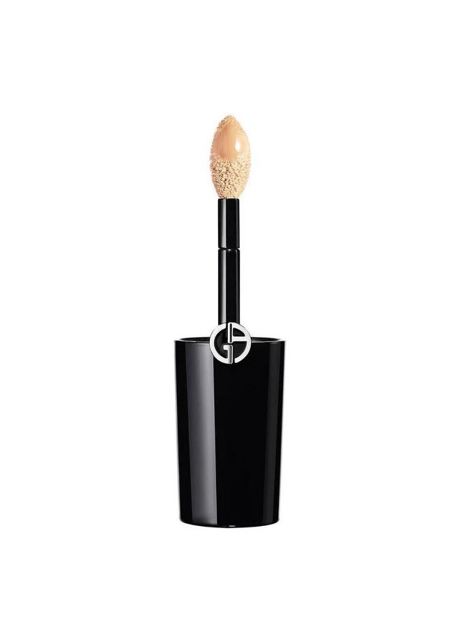 Giorgio Armani Luminous Silk Concealer in shade 4 (Light Golden). - Image 2