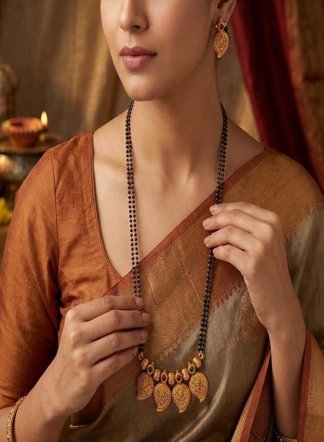 مانجالسوترا هندية تقليدية من AAIKU | قلادة بتصميم مانجو مطلية بالذهب بلمسة نهائية غير لامعة مع سلسلة من الخرز الأسود | مجوهرات زفاف عرقية للنساء | مناسبة لحفلات الزفاف والمناسبات | مانجالسوترا أنيقة للنساء (36 بوصة - صفان) - Image 2
