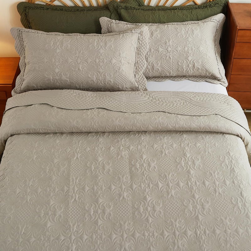 EVENHUG Oversized Quilts Set King Size 3 Piece Bedding Set Reversible Bedspread with 2 Pillow Shams Coverlet Lightweight Soft Bed Cover for All Season(120"X128",Beige Taupe) - Image 4