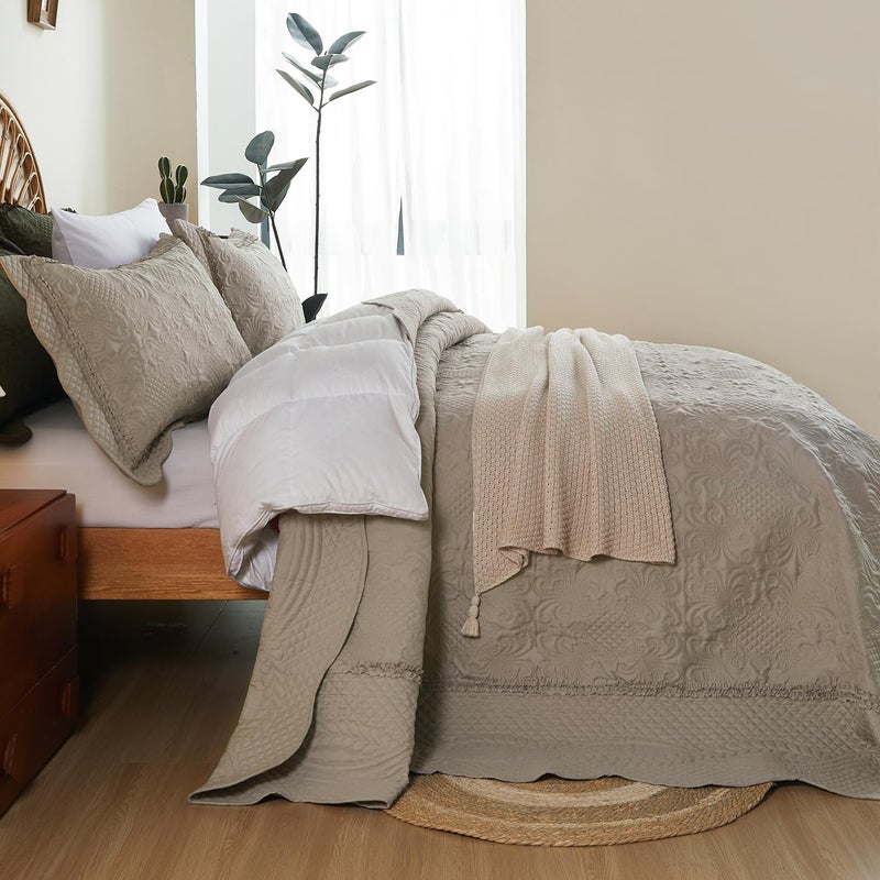EVENHUG Oversized Quilts Set King Size 3 Piece Bedding Set Reversible Bedspread with 2 Pillow Shams Coverlet Lightweight Soft Bed Cover for All Season(120"X128",Beige Taupe) - Image 3