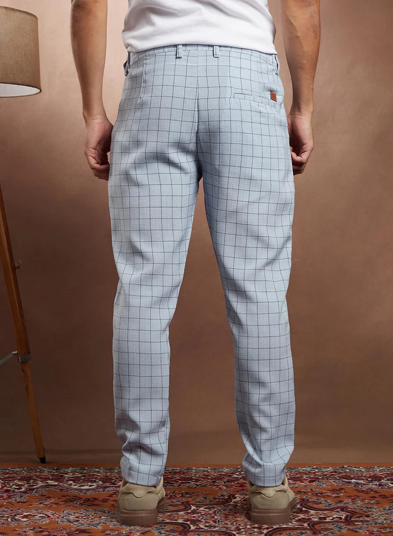 Campus Sutra Campus Sutra Men's Cloud Grey Graph Tailored Trousers For Casual Wear | Mid-Rise | Regular Fit | Button Closure | Trousers Crafted With Comfort Fit For Everyday Wear