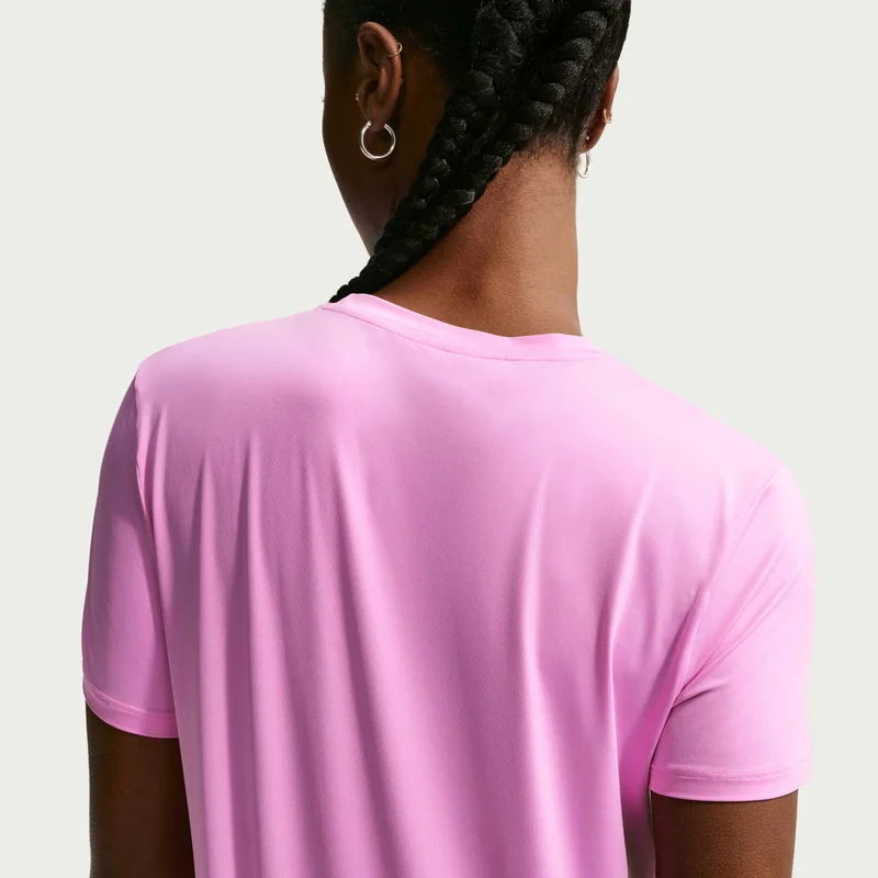 نايكي تيشيرت تدريب كلاسيكي للنساء بتقنية دراي فيت