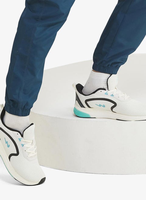 أحذية رياضية بيضاء للرجال بنعل مريح