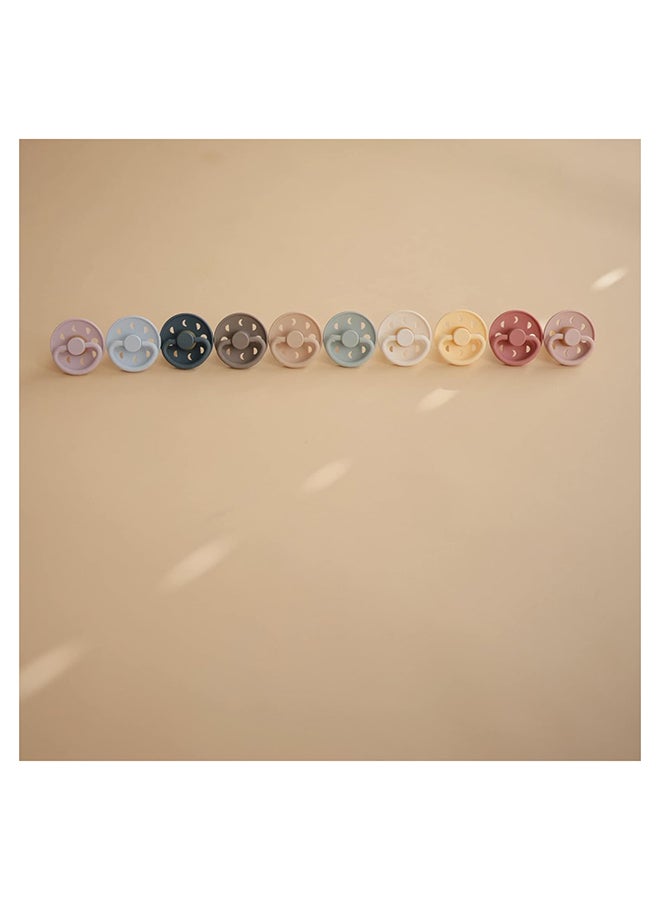 FRIGG لهاية FRIGG بتصميم مراحل القمر من السيليكون للأطفال 6-18 شهر 2-pack بلون وردي/كريمي - الحجم 2 - Image 4