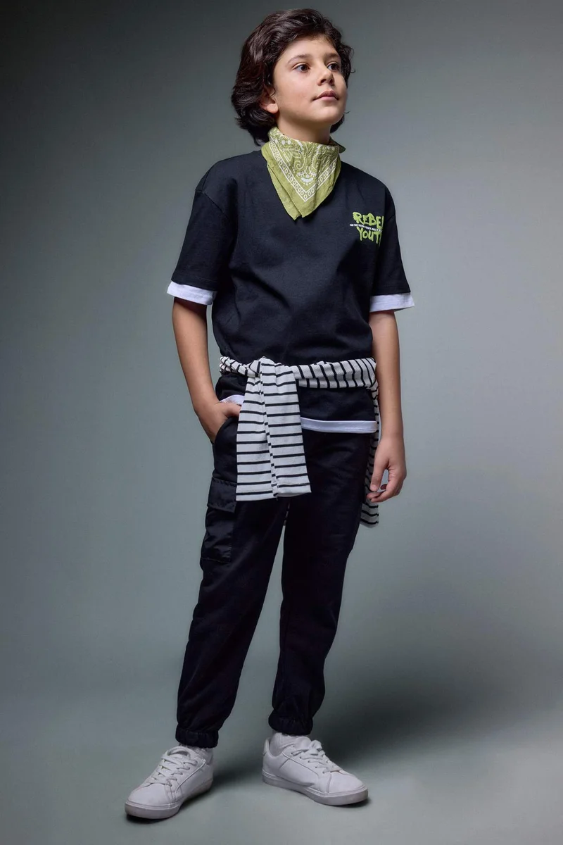 ديفاكتو Oversize Fit Short Sleeve T-Shirt