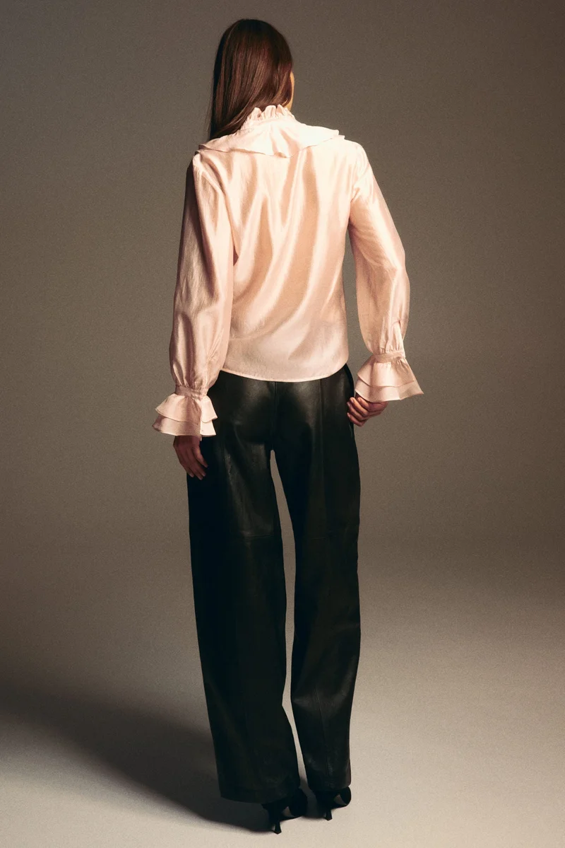 اتش اند ام بلوزة بتصميم مكشكش