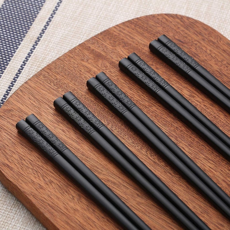 HIWARE 10 Pairs Fiberglass Chopsticks - Reusable Chopsticks Dishwasher Safe, 9 1/2 Inches - Black - Image 4
