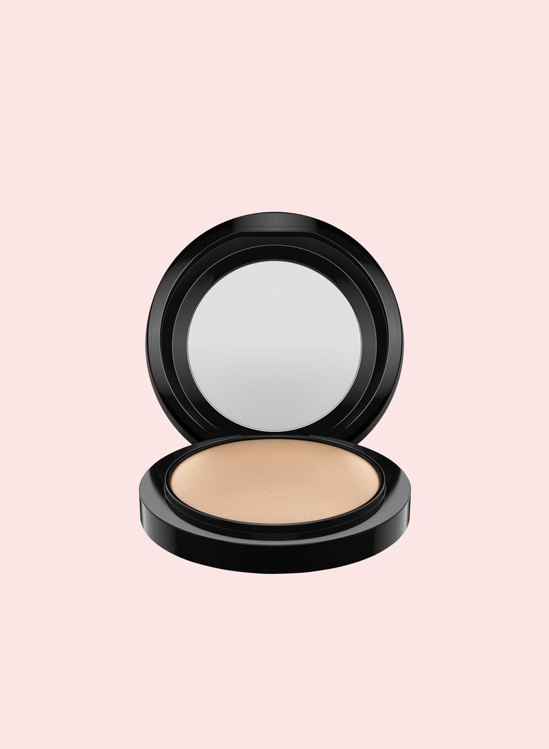 ماك كوزمتيكس بودرة مينيراليز سكين فينيش ناتشورال - ذهبي متوسط - Image 2