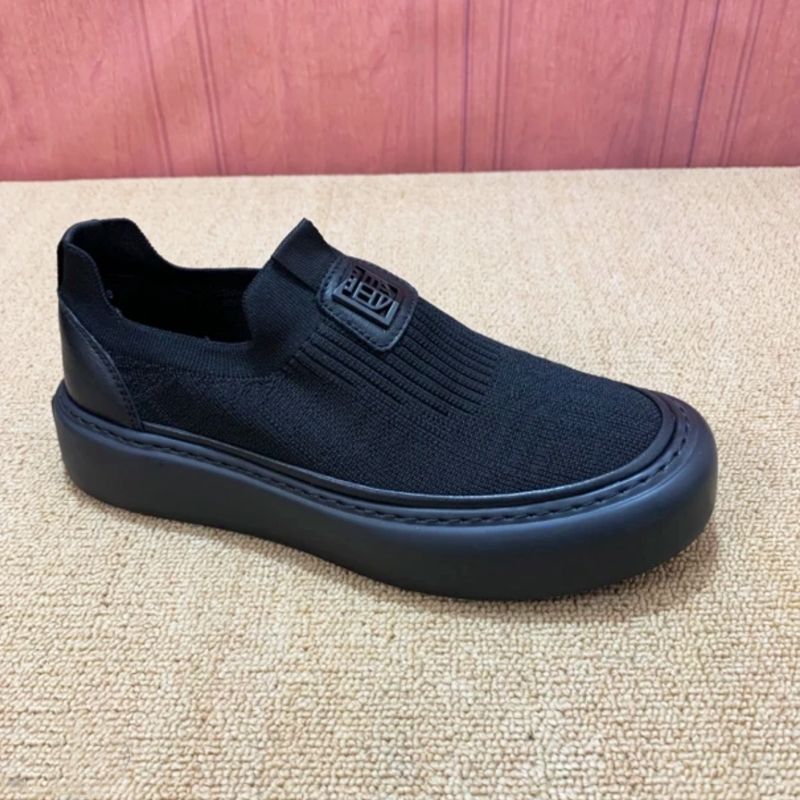 Unisex Casual Sneaker Shoes - Image 1