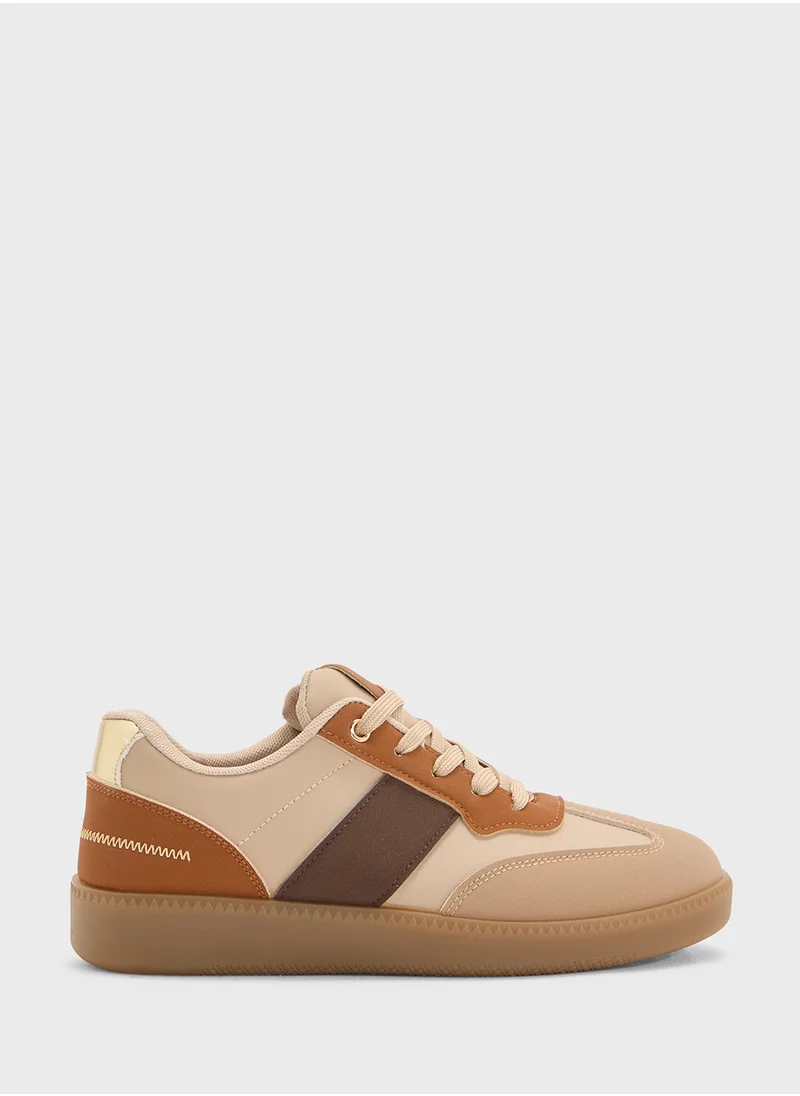 أندرينا Ladies Lace Up Sneaker
