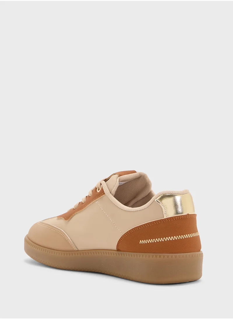 أندرينا Ladies Lace Up Sneaker