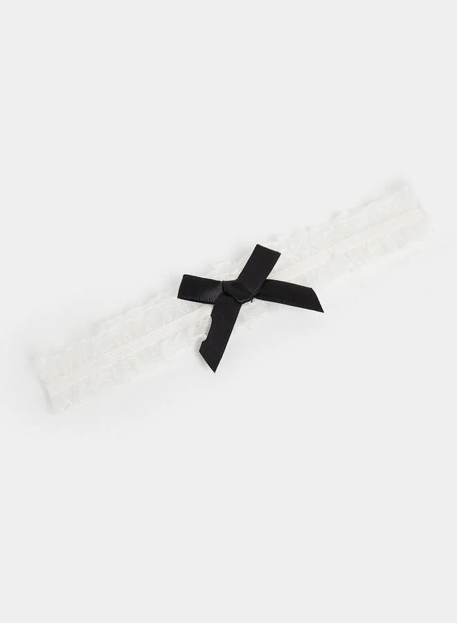 Styli Styli Bow Accent Lace Garter
