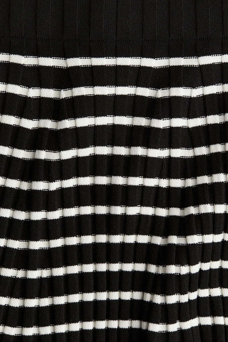 اتش اند ام تنورة - محبوكة بضلوع