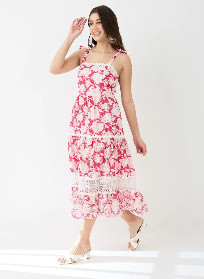 جلو باص فستان ميدي بطبعة زهور وحمالات ورباط وطبقات