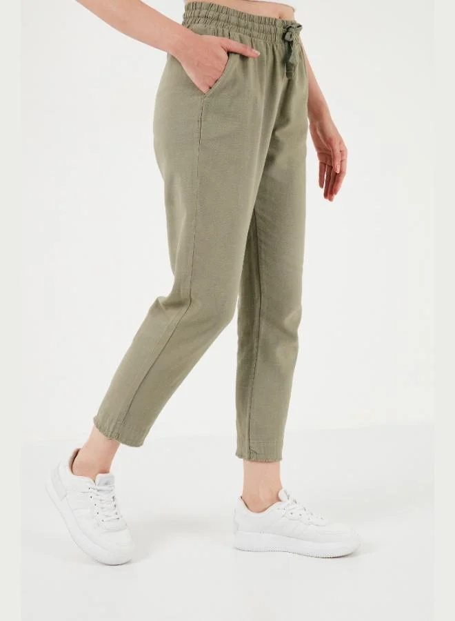 ليلا بنطلون قصير نسائي بخصر عالٍ من الكتان بنمط ليلا برباط خصر