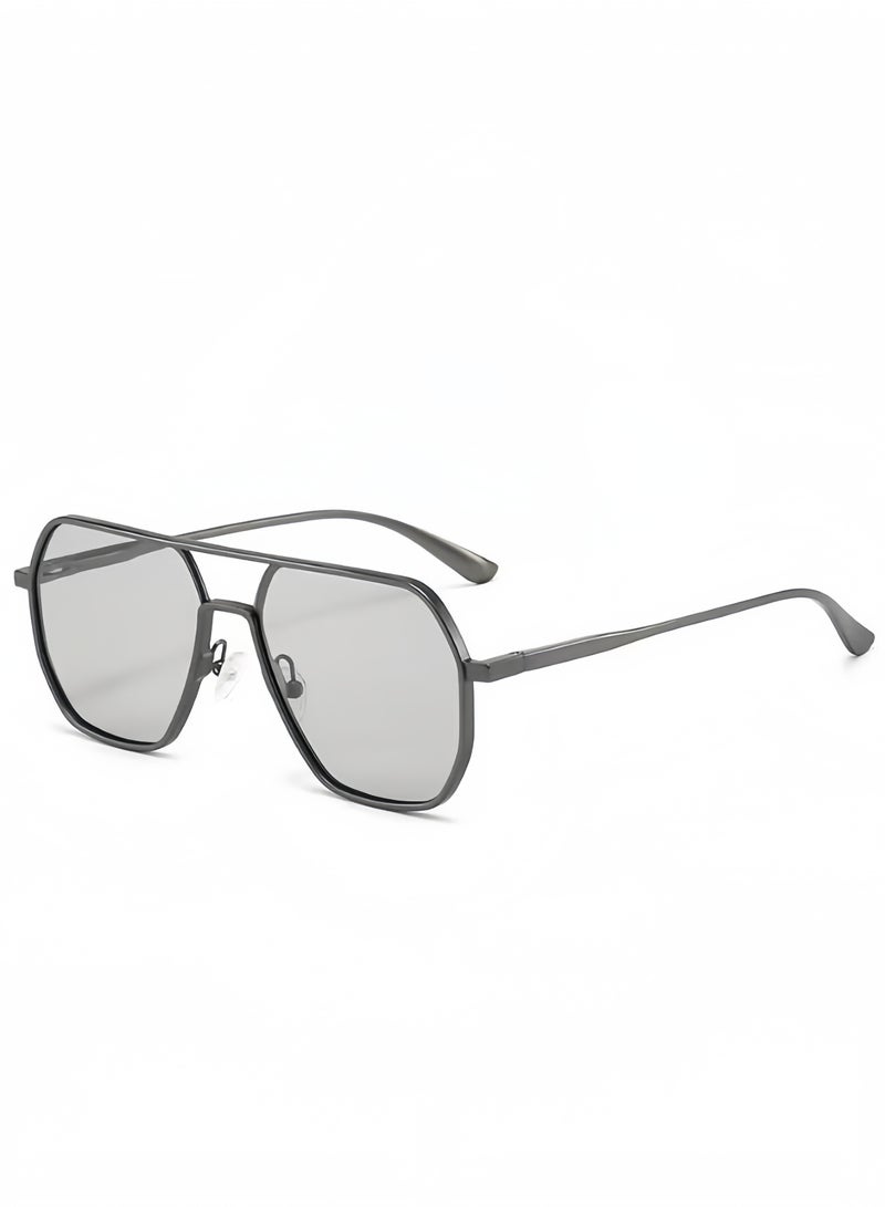 نظارات شمسية مستقطبة فوتوكرومية - طراز أفياتور، تغيير تلقائي في اللون (من فاتح إلى داكن)، حماية بنسبة 100% من الأشعة فوق البنفسجية UV400، مضادة للوهج وذات إطار خفيف الوزن. مثالية للقيادة، الصيد، السفر - للجنسين للرجال والنساء - Image 1